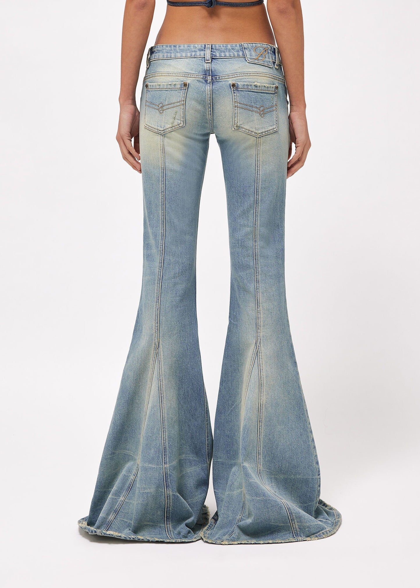 BLUMARINE Jean évasé en denim clouté taille basse